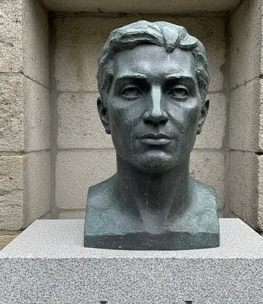 Detailed head bust sculpture of a man in bronze, emphasizing perfect likeness from photos.