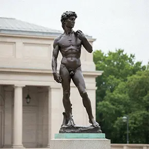 Comparison of classical statue replicas in different materials