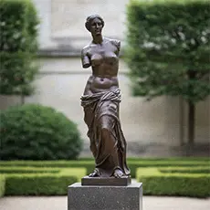 Comparison of classical statue replicas in different materials