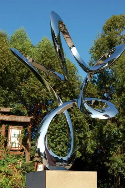 Abstract mirror polished stainless steel ribbon sculpture outdoor