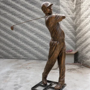 A custom life-size golfer statue cast in professional statuary bronze with over 85% copper content. This solid metal sculpture, created via the traditional lost-wax process at 1,100°C, features the high density and stable surface patina characteristic of museum-quality foundry bronze.